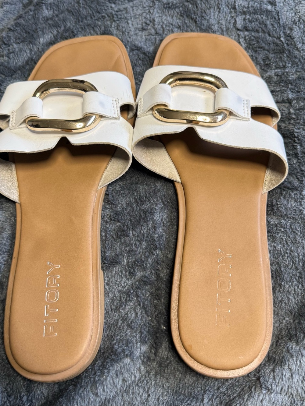 Fitory White Slide Sandals with Gold Link Accent